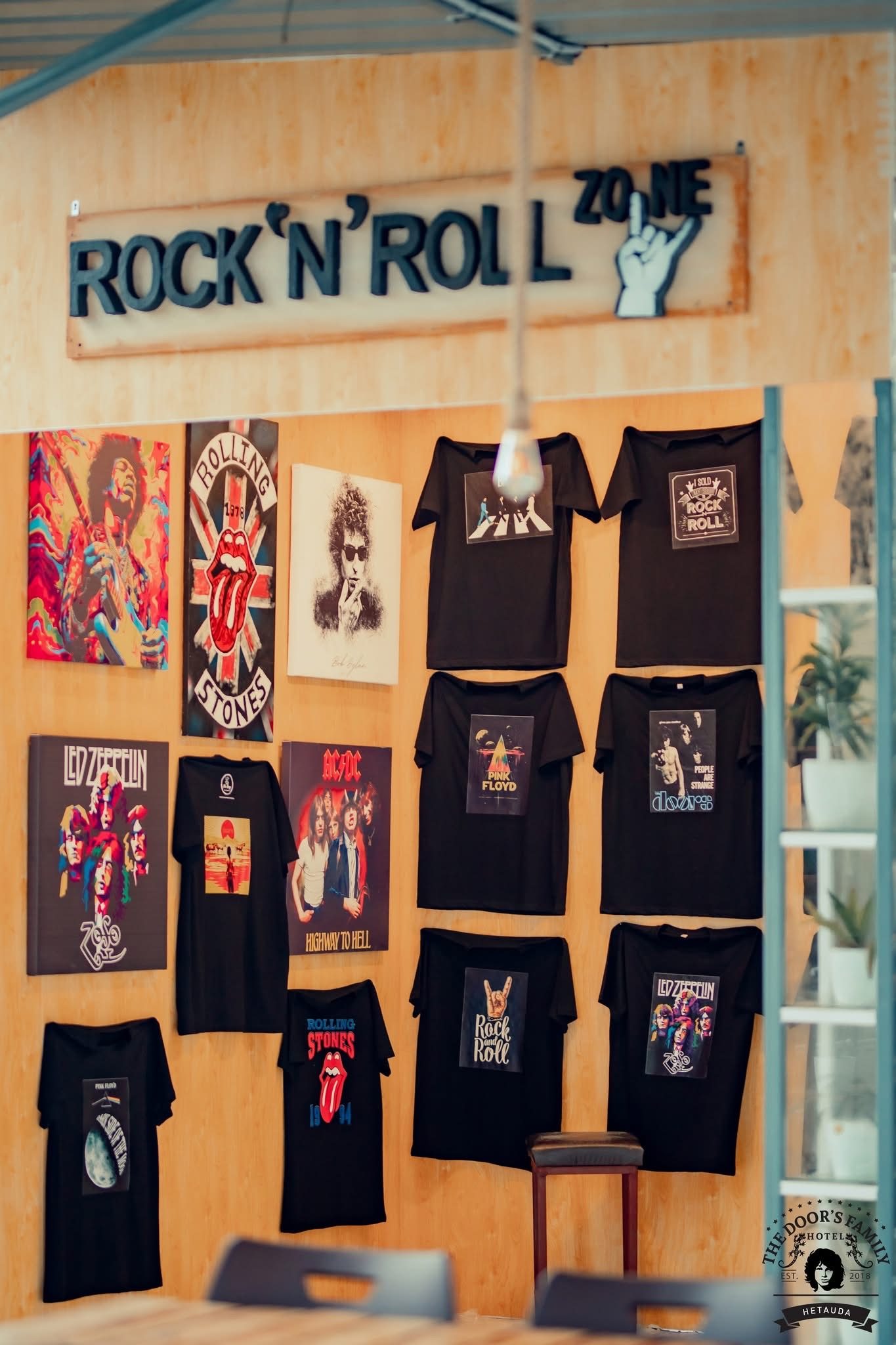 Rock and roll zone and bar